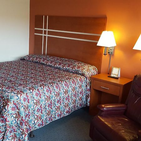 Travelers Lodge Marshall Bagian luar foto