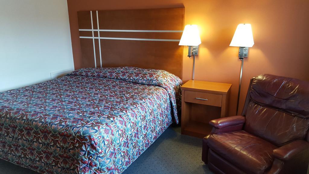 Travelers Lodge Marshall Bagian luar foto