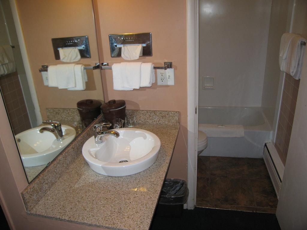 Travelers Lodge Marshall Bagian luar foto