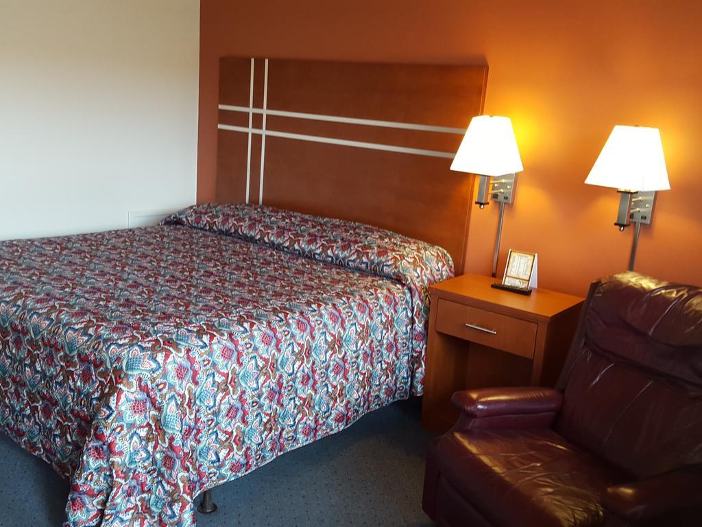 Travelers Lodge Marshall Bagian luar foto