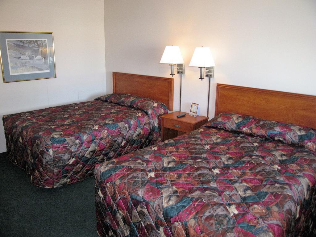 Travelers Lodge Marshall Bagian luar foto