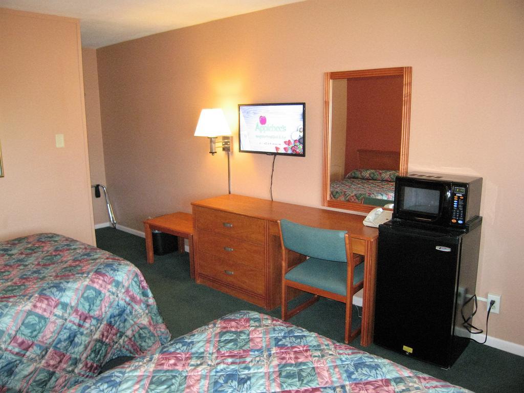Travelers Lodge Marshall Bagian luar foto