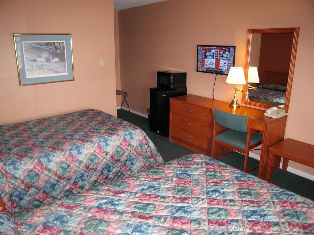 Travelers Lodge Marshall Bagian luar foto