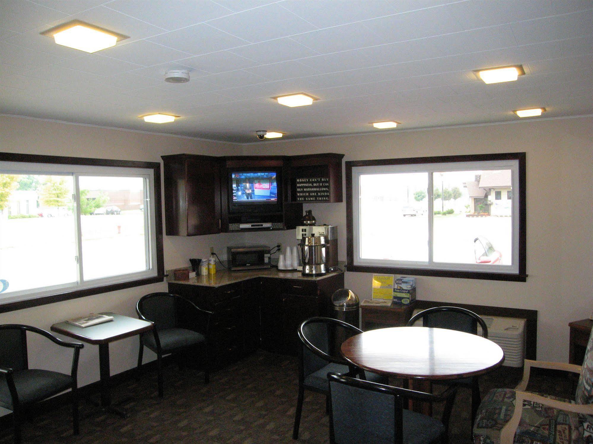 Travelers Lodge Marshall Bagian luar foto